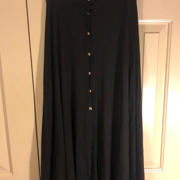 Midi skirt with button detail - Picture 2 of 2